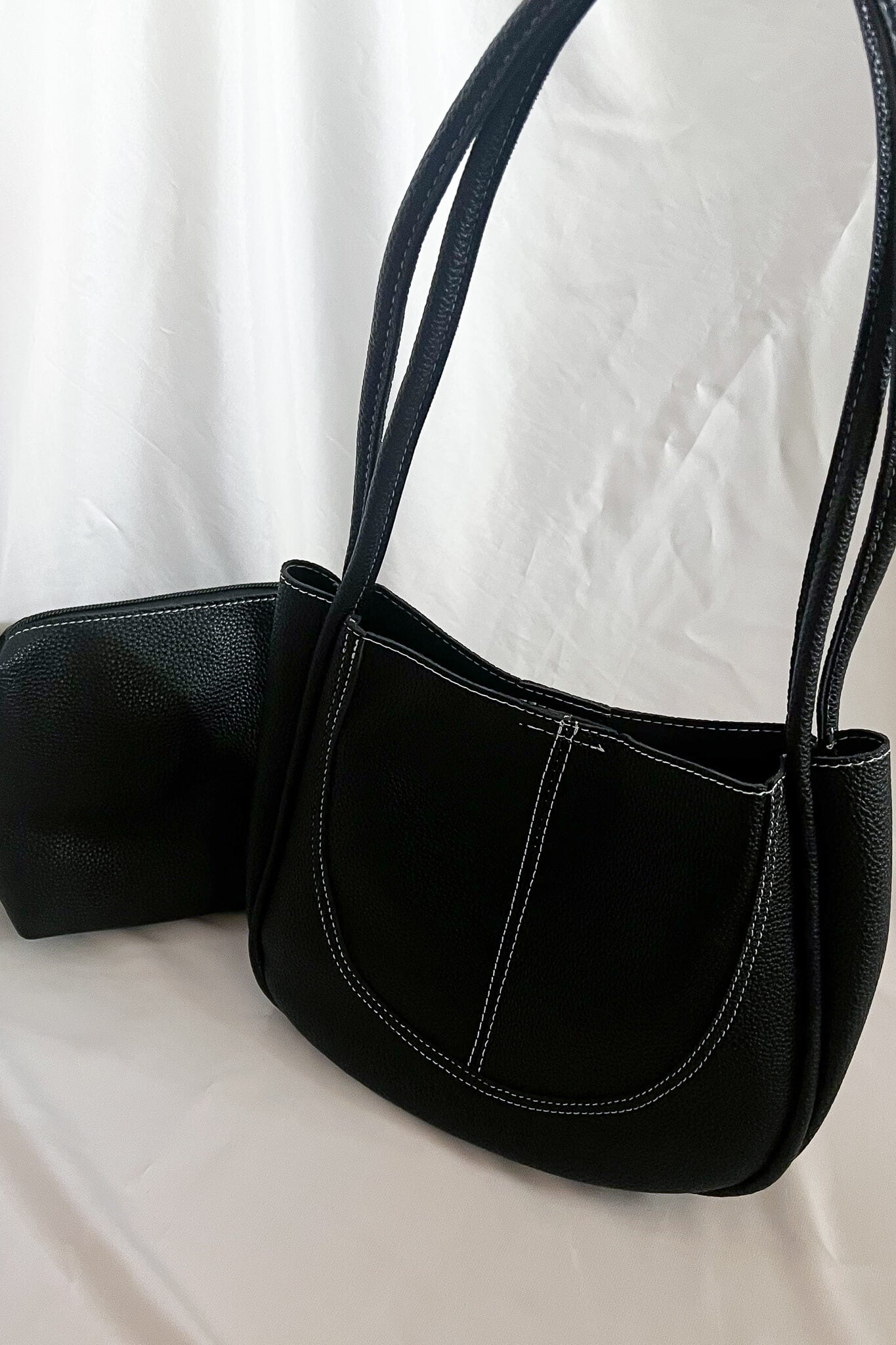 U Shoulder Tote in Black