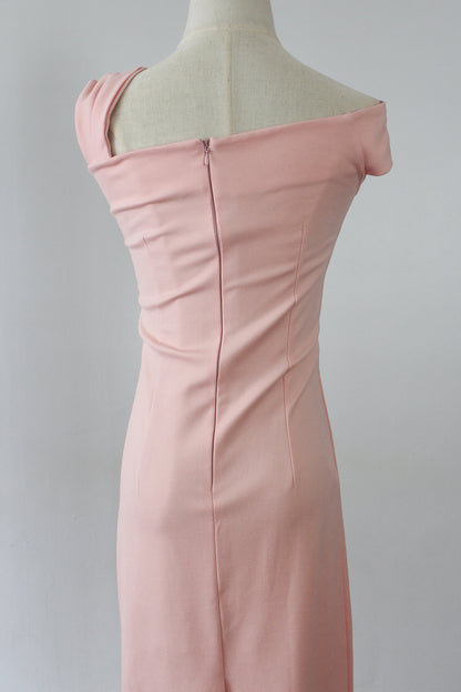 Pink Off-Shoulder figure hugging Bodycon Dress